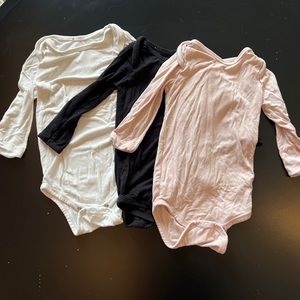3 Kyte Baby bamboo bodysuits/onesies. Size 6-12 months. Midnight, Cloud, & Blush
